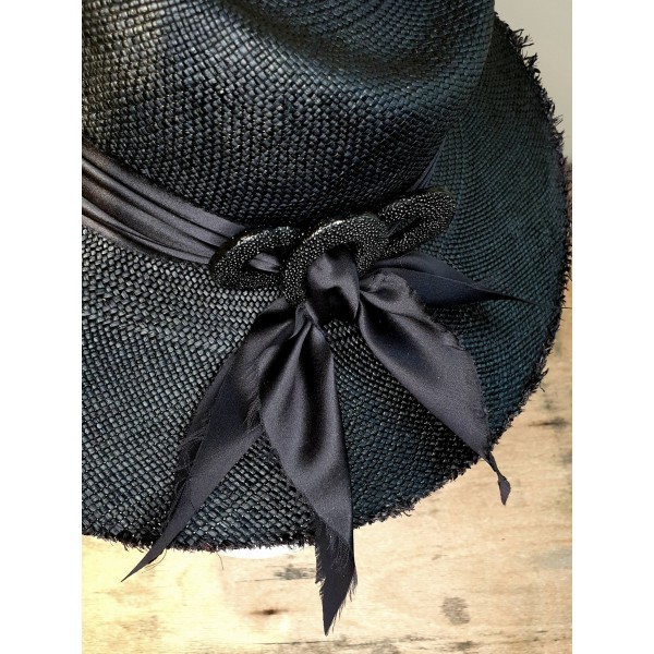 Dilara Latrous vasarinė skrybėlė